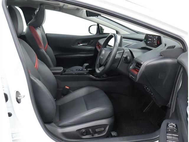 プリウス Ｚ　トヨタ認定中古車　禁煙　ワンオーナー　パノラミックビューモニター　パノラマルーフ　純正ＤＡナビ　ＥＴＣ２．０　ブラインドスポットモニター　パワーバックドア　１５００Ｗ電源　自動（衝突被害軽減）ブレーキ（14枚目）