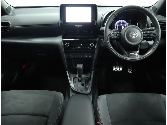 ヤリスクロス ＧＲスポーツ　ワンオーナー　パノラミックビューモニター　ディスプレイオーディオ　フルセグＴＶ　ＥＴＣ２．０　ブラインドスポットモニター　クリアランスソナー　シートヒーター　自動（衝突被害軽減）ブレーキ（3枚目）