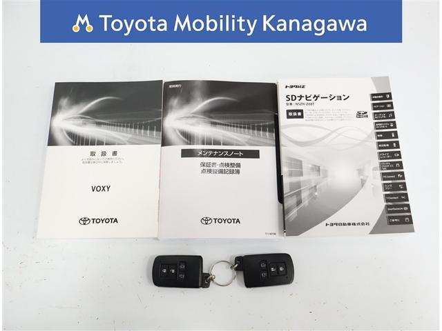 ヴォクシー ハイブリッドＺＳ　煌ＩＩＩ　トヨタ認定中古車　ワンオーナー　１０インチ純正ナビ　フルセグＴＶ　バックカメラ　ＥＴＣ２．０　クリアランスソナー　両側パワースライドドア　シートヒーター　自動（衝突被害軽減）ブレーキ（30枚目）