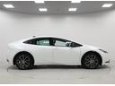 プリウス Ｚ　トヨタ認定中古車　禁煙　ワンオーナー　パノラミックビューモニター　パノラマルーフ　純正ＤＡナビ　ＥＴＣ２．０　ブラインドスポットモニター　パワーバックドア　１５００Ｗ電源　自動（衝突被害軽減）ブレーキ（5枚目）