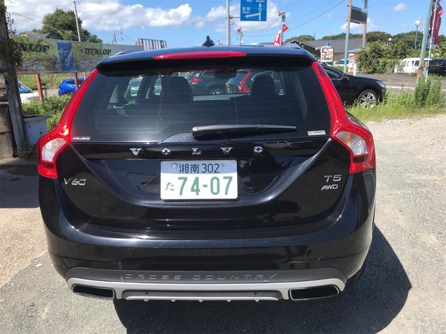 Ｖ６０ クロスカントリー　Ｔ５　ＡＷＤ　ＳＥ　インテリセーフ　ナビ　ＴＶ　Ｂカメラ　ＢＬＩＳアダブティブクルーズコントロール　黒皮Ｐシート　シートヒーター　ＥＴＣ（3枚目）