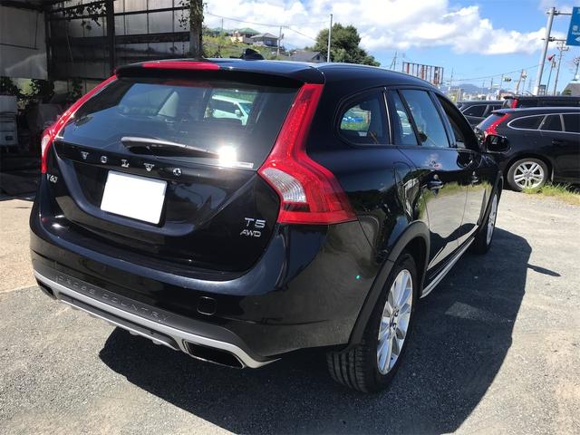 Ｖ６０ クロスカントリー　Ｔ５　ＡＷＤ　ＳＥ　インテリセーフ　ナビ　ＴＶ　Ｂカメラ　ＢＬＩＳアダブティブクルーズコントロール　黒皮Ｐシート　シートヒーター　ＥＴＣ（8枚目）