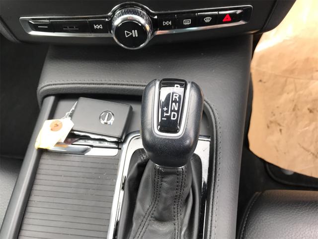 Ｖ９０ Ｔ５　モメンタム　３６０度カメラ　アダブティブクルーズ　ナビＴＶ　パワーバックドア　ＢＬＳ　衝突軽減ブレーキ　レーンキープ　　　黒皮パワーシートヒーター　前後ドラレコ（11枚目）