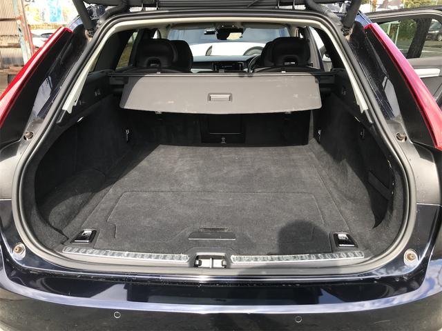 Ｖ９０ Ｔ５　モメンタム　３６０度カメラ　アダブティブクルーズ　ナビＴＶ　パワーバックドア　ＢＬＳ　衝突軽減ブレーキ　レーンキープ　　　黒皮パワーシートヒーター　前後ドラレコ（18枚目）