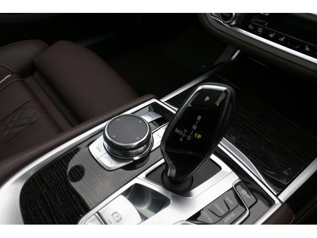 740d xDrive Mスポーツ 〈紹介動画有〉エアサス サンルーフ シートマッサージ ブラウンレザーシート ハーマンカードン ディスプレイキー リアサンシェード 弊社下取1オーナー 禁煙(19枚目)