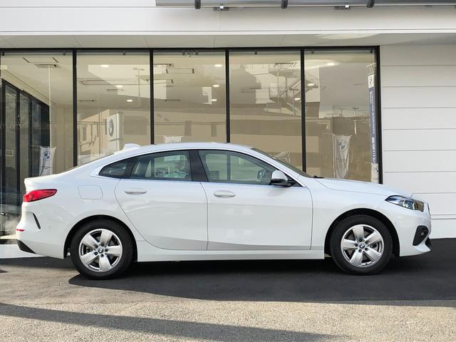 218iグランクーペ プレイ 弊社デモカー 衝突軽減ブレーキ バックカメラ 前後センサー 前車追従機能 電動シート 禁煙車 LEDライト Bluetooth/USB ETC搭載ミラー 16インチAW 純正HDDナビ クロスシート(4枚目)