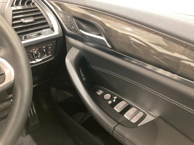 M40d シートクーラー 禁煙車 ブラックレザーシート 21インチAW トップビューカメラ 前車追従 パーキングアシスト レーンアシスト ヘッドアップディスプレイ Mブレーキ 地デジ 全方位センサー HDDナビ(35枚目)