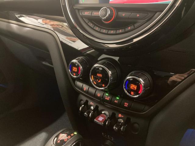 クーパーD クロスオーバー ブラックホイール 前車追従機能 禁煙車 衝突軽減ブレーキ バックカメラ 後方センサー Bluetooth/USB オートトランク 18インチAW 純正HDDナビ アイドリングストップ ETC搭載ミラー(17枚目)