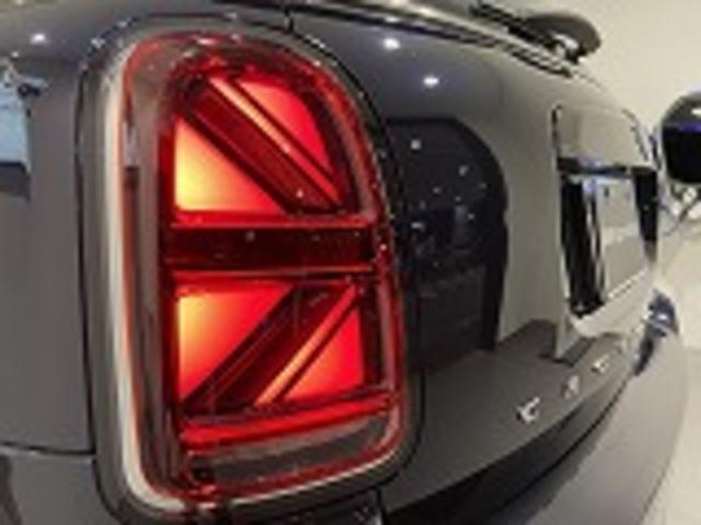クーパーSD クロスオーバー オール4 四輪駆動 ブラックホイール 禁煙車 18インチAW バックカメラ/前後センサー Bluetooth/USB 衝突軽減ブレーキ パーキングアシスト オートトランク 前車追従機能 純正HDDナビ LED(3枚目)