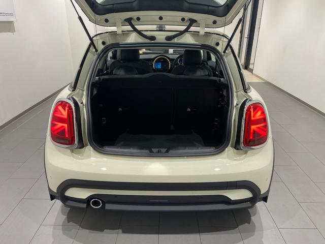クーパー 現行モデル クラシックトリム 禁煙車 ハーフレザーシート 衝突軽減ブレーキ Bluetooth/USB 前車追従機能(ACC) バックカメラ 後方センサー LEDヘッドライト ドライビングスイッチ(13枚目)