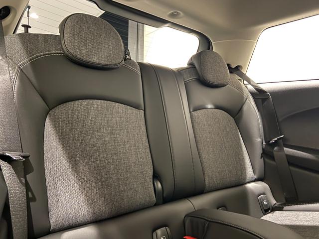 クーパー 現行モデル クラシックトリム 禁煙車 ハーフレザーシート 衝突軽減ブレーキ Bluetooth/USB 前車追従機能(ACC) バックカメラ 後方センサー LEDヘッドライト ドライビングスイッチ(18枚目)