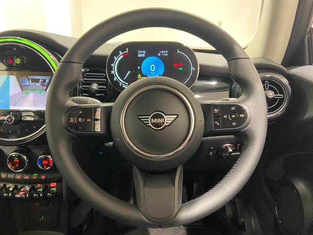 クーパー 現行モデル クラシックトリム 禁煙車 ハーフレザーシート 衝突軽減ブレーキ Bluetooth/USB 前車追従機能(ACC) バックカメラ 後方センサー LEDヘッドライト ドライビングスイッチ(20枚目)