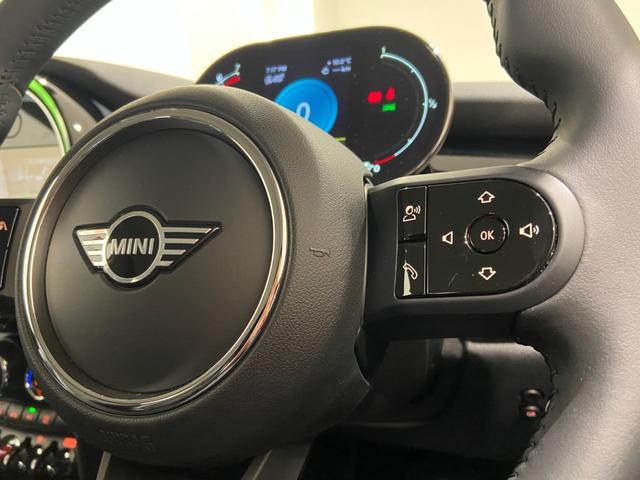 クーパー 現行モデル クラシックトリム 禁煙車 ハーフレザーシート 衝突軽減ブレーキ Bluetooth/USB 前車追従機能(ACC) バックカメラ 後方センサー LEDヘッドライト ドライビングスイッチ(22枚目)