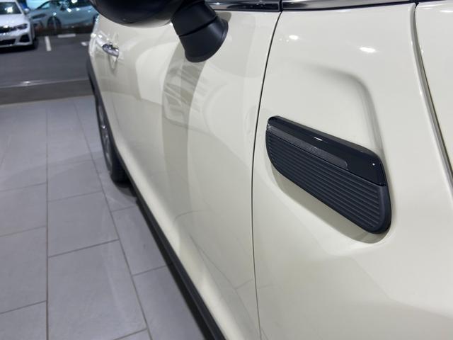 クーパー 現行モデル クラシックトリム 禁煙車 ハーフレザーシート 衝突軽減ブレーキ Bluetooth/USB 前車追従機能(ACC) バックカメラ 後方センサー LEDヘッドライト ドライビングスイッチ(44枚目)