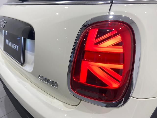 クーパー 現行モデル クラシックトリム 禁煙車 ハーフレザーシート 衝突軽減ブレーキ Bluetooth/USB 前車追従機能(ACC) バックカメラ 後方センサー LEDヘッドライト ドライビングスイッチ(52枚目)