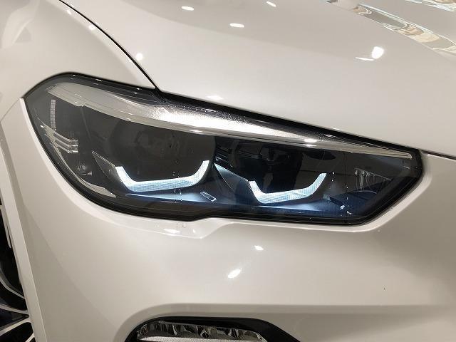 xDrive 35d Mスポーツ クリスタルシフトレバー パノラマサンルーフ 保温冷却カップホルダー ブラウンレザーシート フルセグTV トップビューカメラ 全席シートヒーター ヘッドアップディスプレイ 前車追従 パーキングアシスト(8枚目)