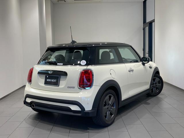 クーパー 弊社デモンストレーションカー 前車追従クルーズコントロール インテリジェントセーフティ ブラックハーフレザーシート バックカメラ 後方センサー LEDヘッドライト アイドリングストップ(5枚目)