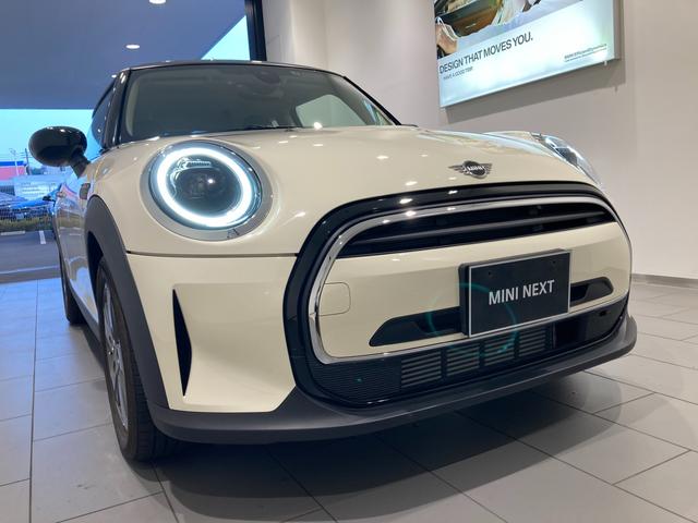 クーパー 弊社デモンストレーションカー 前車追従クルーズコントロール インテリジェントセーフティ ブラックハーフレザーシート バックカメラ 後方センサー LEDヘッドライト アイドリングストップ(40枚目)