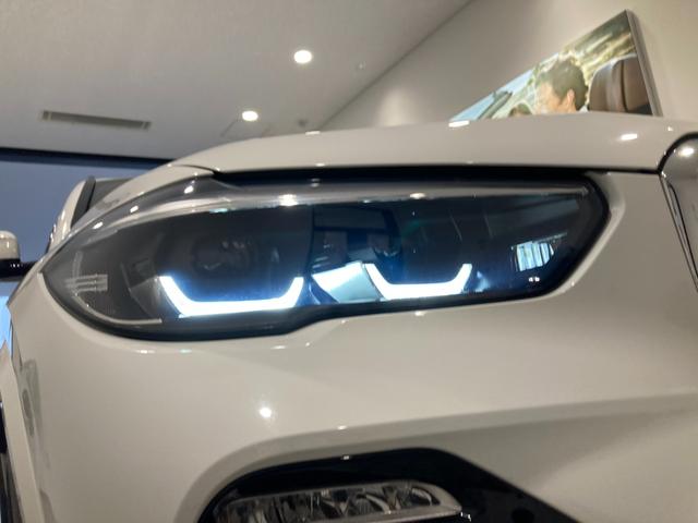 xDrive 35d Mスポーツ ブラックレザー電動シート 禁煙車 全席シートヒーター 後退アシスト 全方位カメラ/障害物センサー パーキングアシスト ドライビングアシスト 地デジチューナー 20インチAW 電動トランク LED(8枚目)