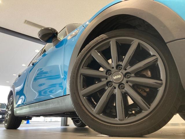 クーパーSD 禁煙車 クルーズコントロール パドル JCWステアリング 後方センサー コンフォートアクセス LEDヘッドライト ミラーETC バックカメラ ブラックスポーツシート 純正HDDナビ バックカメラ(11枚目)