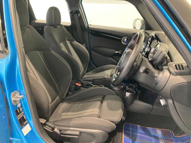 クーパーSD 禁煙車 クルーズコントロール パドル JCWステアリング 後方センサー コンフォートアクセス LEDヘッドライト ミラーETC バックカメラ ブラックスポーツシート 純正HDDナビ バックカメラ(17枚目)