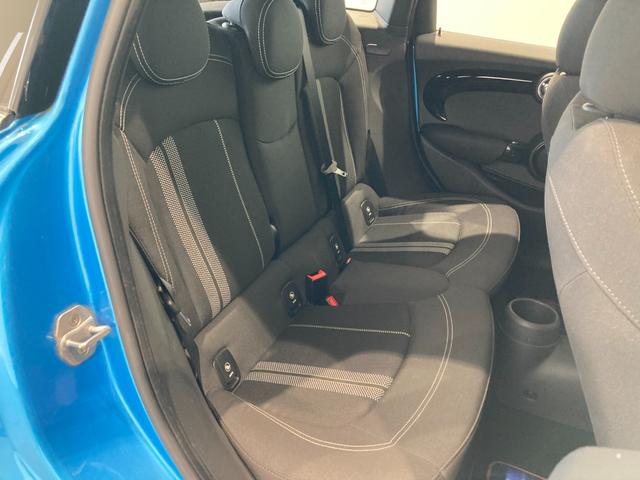 クーパーSD 禁煙車 クルーズコントロール パドル JCWステアリング 後方センサー コンフォートアクセス LEDヘッドライト ミラーETC バックカメラ ブラックスポーツシート 純正HDDナビ バックカメラ(19枚目)