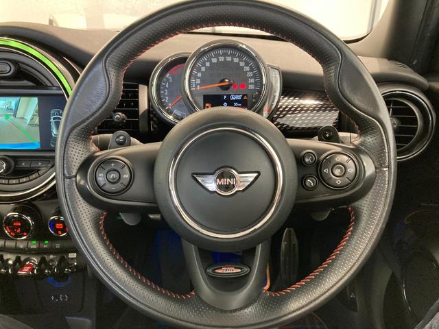 クーパーSD 禁煙車 クルーズコントロール パドル JCWステアリング 後方センサー コンフォートアクセス LEDヘッドライト ミラーETC バックカメラ ブラックスポーツシート 純正HDDナビ バックカメラ(32枚目)