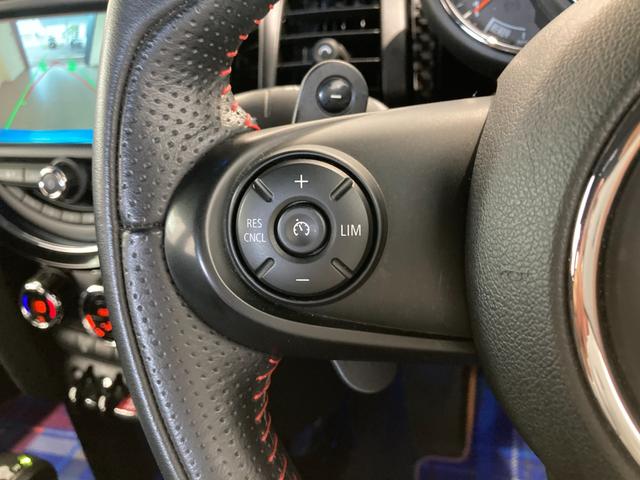 クーパーSD 禁煙車 クルーズコントロール パドル JCWステアリング 後方センサー コンフォートアクセス LEDヘッドライト ミラーETC バックカメラ ブラックスポーツシート 純正HDDナビ バックカメラ(33枚目)