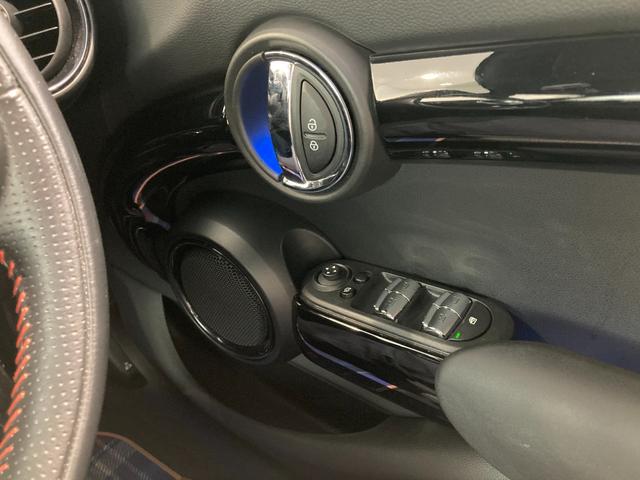 クーパーSD 禁煙車 クルーズコントロール パドル JCWステアリング 後方センサー コンフォートアクセス LEDヘッドライト ミラーETC バックカメラ ブラックスポーツシート 純正HDDナビ バックカメラ(37枚目)