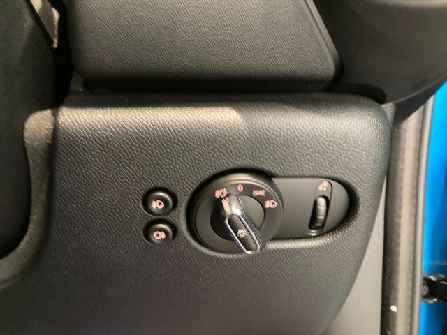 クーパーSD 禁煙車 クルーズコントロール パドル JCWステアリング 後方センサー コンフォートアクセス LEDヘッドライト ミラーETC バックカメラ ブラックスポーツシート 純正HDDナビ バックカメラ(38枚目)