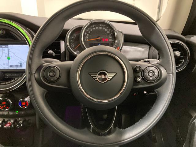 クーパー 弊社下取車輌 禁煙 1オーナー LEDヘッドライト 15インチAW 衝突軽減ブレーキ バックカメラ/前後センサー パーキングアシスト アンビエントライト アイドリングストップ 純正HDDナビ(32枚目)