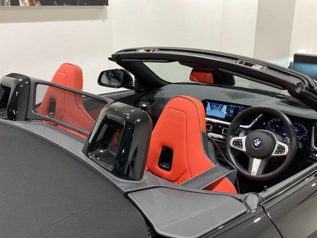 M40i レッドレザー電動シート 禁煙車 シートヒーター ハーマンカードン ヘッドアップディスプレイ パーキングアシスト 後退アシスト 前後障害物センサー 前車追従機能 19インチAW 衝突軽減ブレーキ LED(7枚目)