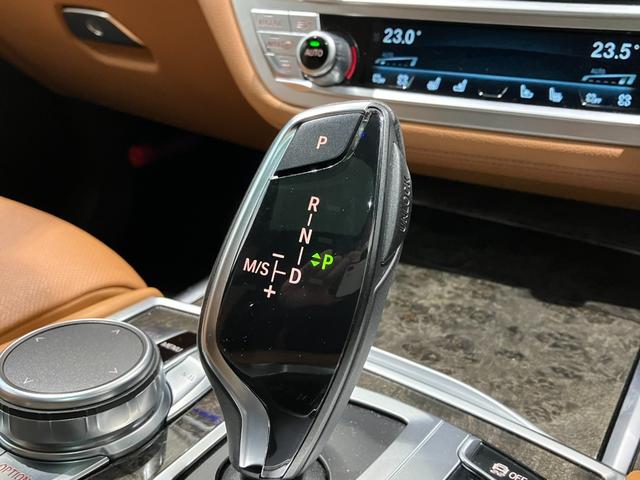 740eアイパフォーマンス Mスポーツ 弊社下取りワンオーナー 禁煙車 エアサス サンルーフ ハーマンカードン ブラウンレザーシート トップビューカメラ シートクーラーシートマッサージ フルセグ 全方位センサー ジェスチャーコントロール(33枚目)
