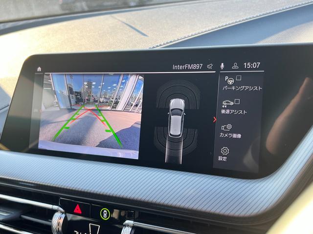 118d Mスポーツ 弊社デモンストレーションカー 前車追従クルーズコントロール オートトランンク インテリジェントセーフティ ハーフレザー オートホールド バックカメラ 前後センサー LEDヘッドライト 18アルミ(3枚目)