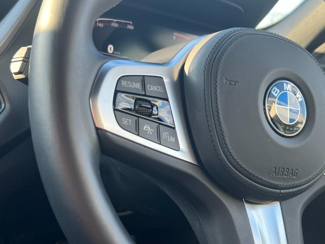 118d Mスポーツ 弊社デモンストレーションカー 前車追従クルーズコントロール オートトランンク インテリジェントセーフティ ハーフレザー オートホールド バックカメラ 前後センサー LEDヘッドライト 18アルミ(4枚目)
