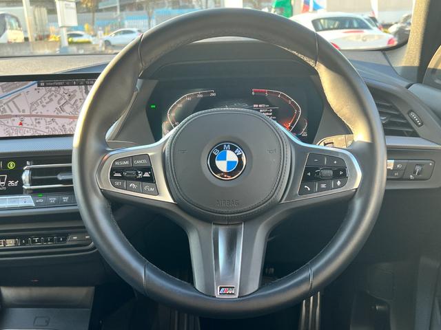 118d Mスポーツ 弊社デモンストレーションカー 前車追従クルーズコントロール オートトランンク インテリジェントセーフティ ハーフレザー オートホールド バックカメラ 前後センサー LEDヘッドライト 18アルミ(6枚目)