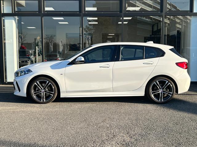 118d Mスポーツ 弊社デモンストレーションカー 前車追従クルーズコントロール オートトランンク インテリジェントセーフティ ハーフレザー オートホールド バックカメラ 前後センサー LEDヘッドライト 18アルミ(8枚目)