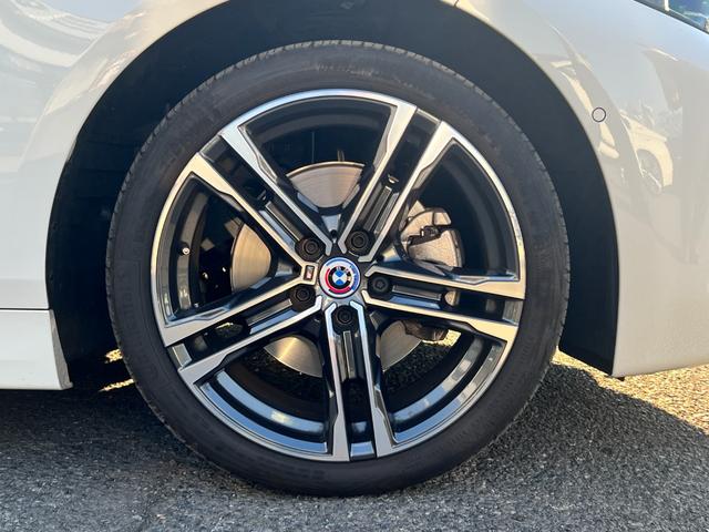 118d Mスポーツ 弊社デモンストレーションカー 前車追従クルーズコントロール オートトランンク インテリジェントセーフティ ハーフレザー オートホールド バックカメラ 前後センサー LEDヘッドライト 18アルミ(16枚目)