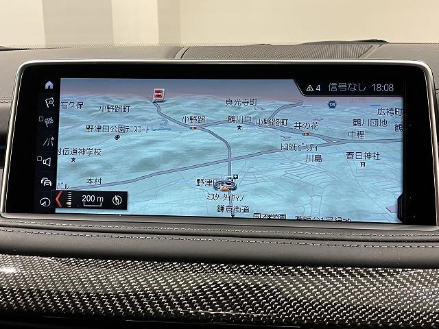 Ｘ５ Ｍ ベースグレード　弊社新車拠点下取車　ブラックレザー電動シート　禁煙車　パノラマサンルーフ　ハーマンカードンスピーカー　ヘッドアップディスプレイ　２０インチＡＷ　オートトランク　全席シートヒーター　アダプティブＬＥＤ（23枚目）