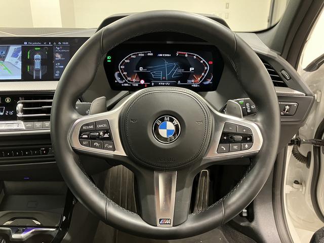 １シリーズ Ｍ１３５ｉ　ｘＤｒｉｖｅ　弊社デモンストレーションカー　禁煙　電動トランク　電動シート　衝突軽減ブレーキ　前車追従クルーズコントロール　前後センサー　パーキングアシスト　後退アシスト　シートヒーター　ワイヤレス充電　１８ＡＷ（26枚目）