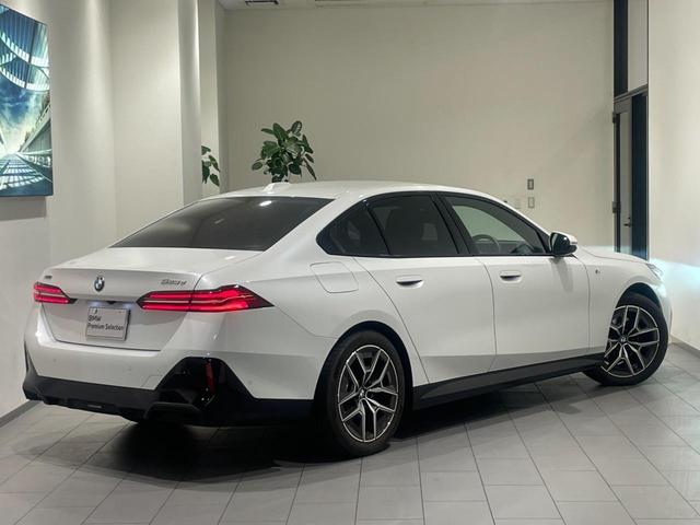 ５シリーズ ５２３ｄ　ｘＤｒｉｖｅ　Ｍスポーツ　【正規認定中古車】【全国正規ディーラー保証付／２年・走行距離無制限】弊社デモ　ブラックレザーシート　ハーマンカードンスピーカー　パノラマサンルーフ　シートヒーター　コンフォートドライビングパッケージ（2枚目）