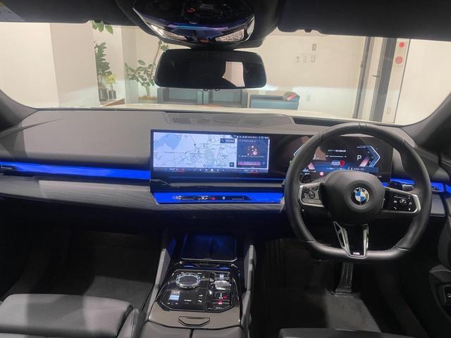 ５シリーズ ５２３ｄ　ｘＤｒｉｖｅ　Ｍスポーツ　【正規認定中古車】【全国正規ディーラー保証付／２年・走行距離無制限】弊社デモ　ブラックレザーシート　ハーマンカードンスピーカー　パノラマサンルーフ　シートヒーター　コンフォートドライビングパッケージ（7枚目）