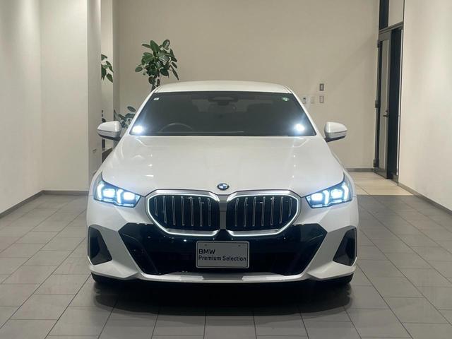 ５シリーズ ５２３ｄ　ｘＤｒｉｖｅ　Ｍスポーツ　【正規認定中古車】【全国正規ディーラー保証付／２年・走行距離無制限】弊社デモ　ブラックレザーシート　ハーマンカードンスピーカー　パノラマサンルーフ　シートヒーター　コンフォートドライビングパッケージ（8枚目）
