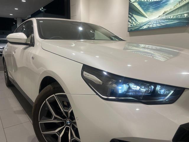 ５シリーズ ５２３ｄ　ｘＤｒｉｖｅ　Ｍスポーツ　【正規認定中古車】【全国正規ディーラー保証付／２年・走行距離無制限】弊社デモ　ブラックレザーシート　ハーマンカードンスピーカー　パノラマサンルーフ　シートヒーター　コンフォートドライビングパッケージ（12枚目）