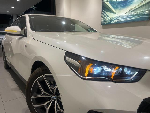 ５シリーズ ５２３ｄ　ｘＤｒｉｖｅ　Ｍスポーツ　【正規認定中古車】【全国正規ディーラー保証付／２年・走行距離無制限】弊社デモ　ブラックレザーシート　ハーマンカードンスピーカー　パノラマサンルーフ　シートヒーター　コンフォートドライビングパッケージ（13枚目）