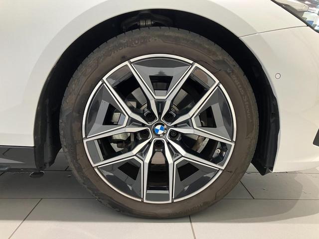 ５シリーズ ５２３ｄ　ｘＤｒｉｖｅ　Ｍスポーツ　【正規認定中古車】【全国正規ディーラー保証付／２年・走行距離無制限】弊社デモ　ブラックレザーシート　ハーマンカードンスピーカー　パノラマサンルーフ　シートヒーター　コンフォートドライビングパッケージ（19枚目）