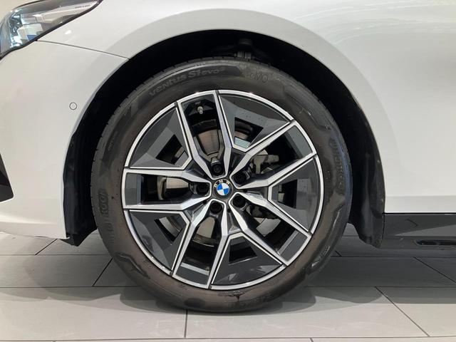 ５シリーズ ５２３ｄ　ｘＤｒｉｖｅ　Ｍスポーツ　【正規認定中古車】【全国正規ディーラー保証付／２年・走行距離無制限】弊社デモ　ブラックレザーシート　ハーマンカードンスピーカー　パノラマサンルーフ　シートヒーター　コンフォートドライビングパッケージ（20枚目）