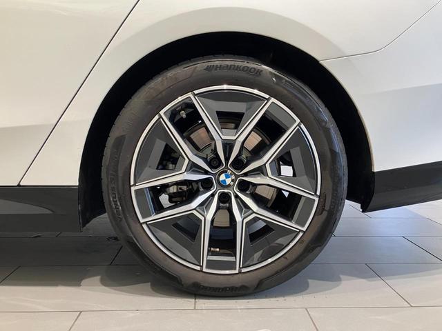 ５シリーズ ５２３ｄ　ｘＤｒｉｖｅ　Ｍスポーツ　【正規認定中古車】【全国正規ディーラー保証付／２年・走行距離無制限】弊社デモ　ブラックレザーシート　ハーマンカードンスピーカー　パノラマサンルーフ　シートヒーター　コンフォートドライビングパッケージ（21枚目）