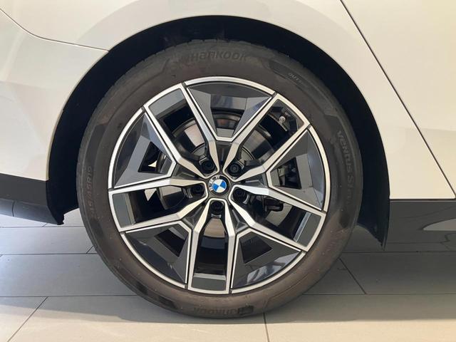 ５シリーズ ５２３ｄ　ｘＤｒｉｖｅ　Ｍスポーツ　【正規認定中古車】【全国正規ディーラー保証付／２年・走行距離無制限】弊社デモ　ブラックレザーシート　ハーマンカードンスピーカー　パノラマサンルーフ　シートヒーター　コンフォートドライビングパッケージ（22枚目）