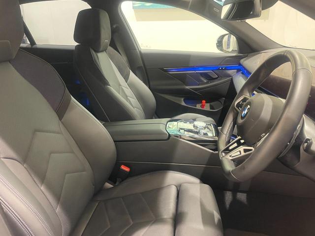 ５シリーズ ５２３ｄ　ｘＤｒｉｖｅ　Ｍスポーツ　【正規認定中古車】【全国正規ディーラー保証付／２年・走行距離無制限】弊社デモ　ブラックレザーシート　ハーマンカードンスピーカー　パノラマサンルーフ　シートヒーター　コンフォートドライビングパッケージ（23枚目）